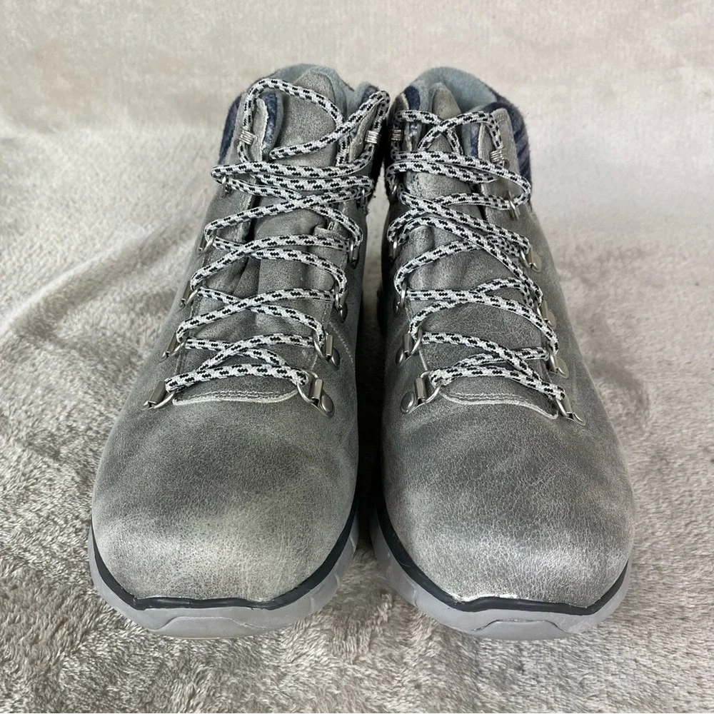 Skechers lightly worn